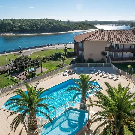 T2 4 Pers Avec Terrasse, Parking Et Piscine A Boucau - Fr-1-857-42