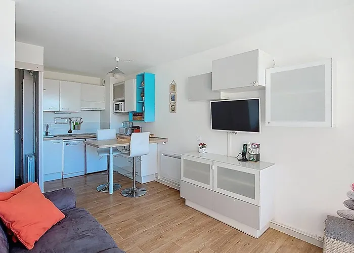 T2 4 Pers Avec Terrasse, Parking Et Piscine A Boucau - Fr-1-857-42 Vieux-Boucau-les-Bains